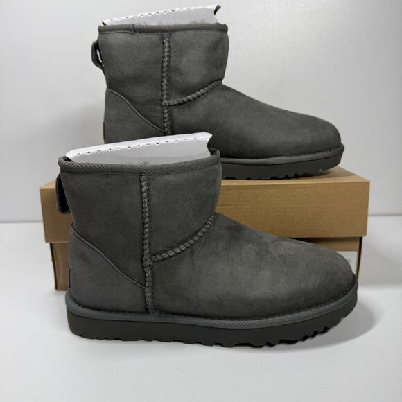 NIB • UGG Women's Classic Mini II Size: 7 - Picture 1 of 6
